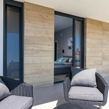 Beautiful Tihi Otok With Hydromassage Pool Near The Beach Villa *