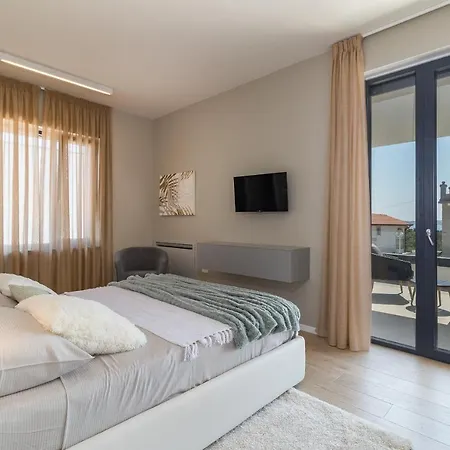 Beautiful Tihi Otok With Hydromassage Pool Near The Beach Villa *