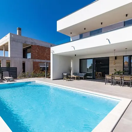 Villa Beautiful Tihi Otok With Hydromassage Pool Near The Beach *