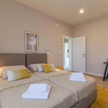 Beautiful Tihi Otok With Hydromassage Pool Near The Beach Villa *
