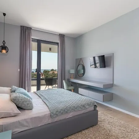 Villa Beautiful Tihi Otok With Hydromassage Pool Near The Beach Pula