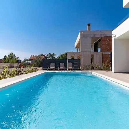 Beautiful Tihi Otok With Hydromassage Pool Near The Beach * Pula