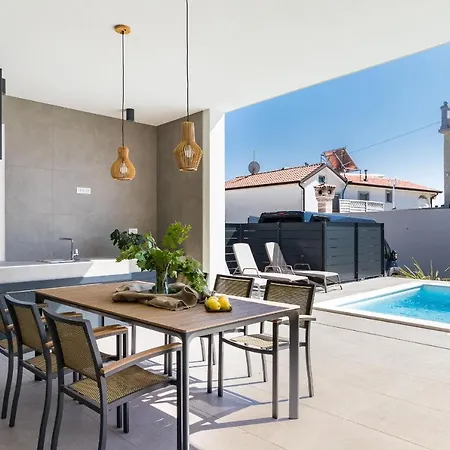 Villa Beautiful Tihi Otok With Hydromassage Pool Near The Beach